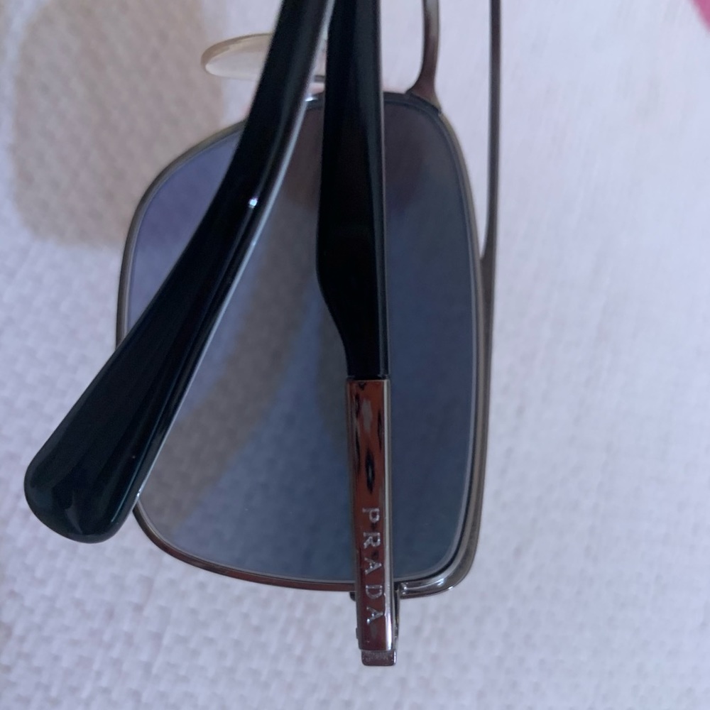 Prada Sunglasses Classic style - Picture 3 of 5